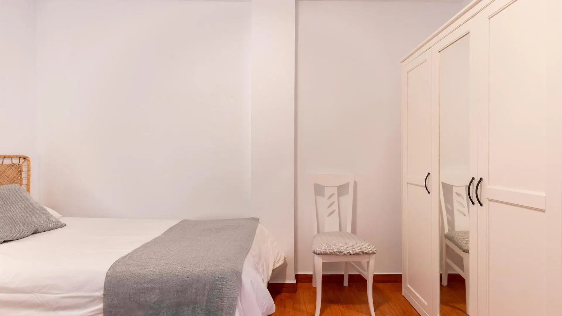 Bn Luminoso Apartamento Para Familias En Excelente Ubicacion Seville 0*,  Spain